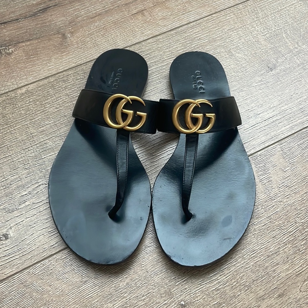 Gucci Marmont Leather thong sandal with Double G